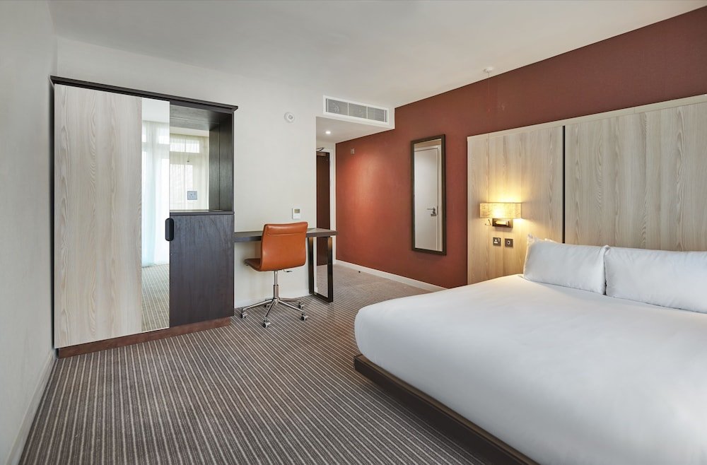 DoubleTree by Hilton Hotel London ExCel Room Type - Deluxe Room, 1 Queen Bed (Water View) DoubleTree by Hilton Hotel London ExCel Room Type - Deluxe Room, 1 Queen Bed (Water View)