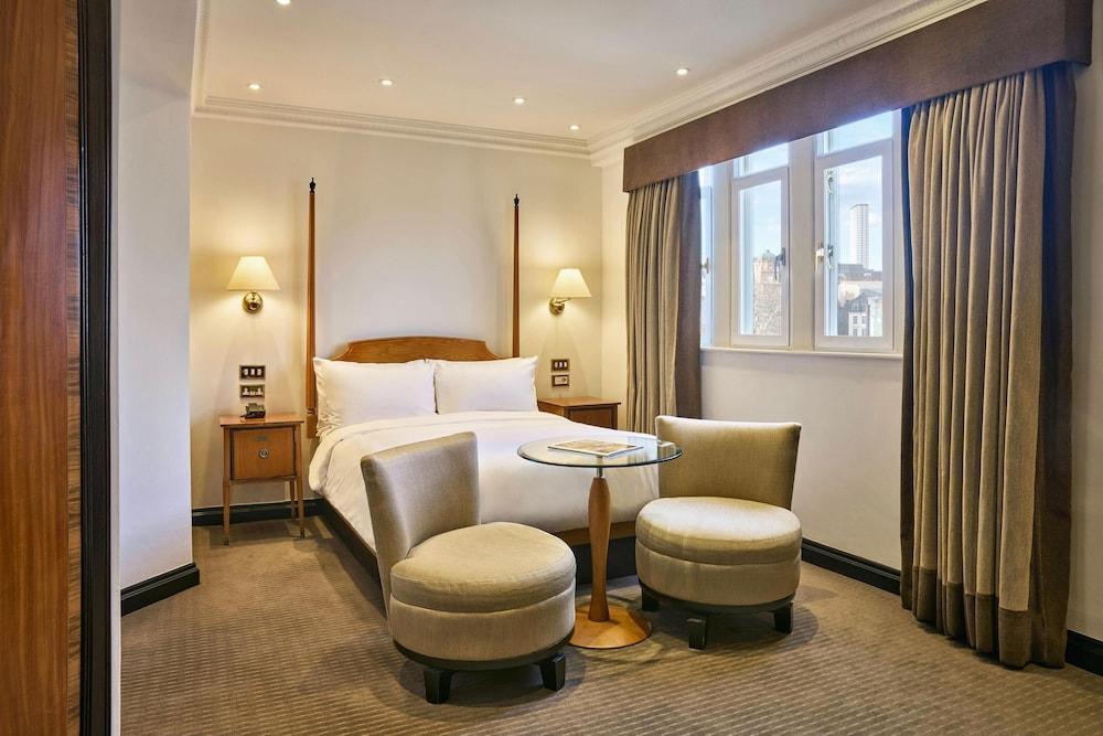 Radisson Blu Hotel, London Leicester Square Room Type - Superior Double Room