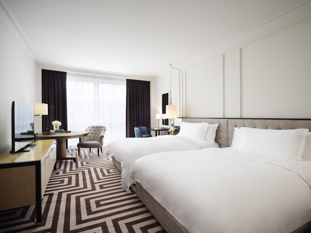 Rosewood London Room Type - Family Room