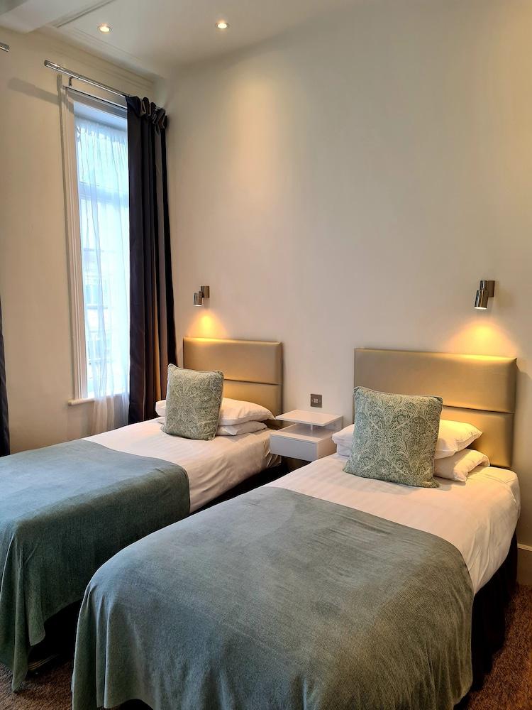 Rushmore Hotel Room Type - Twin Room