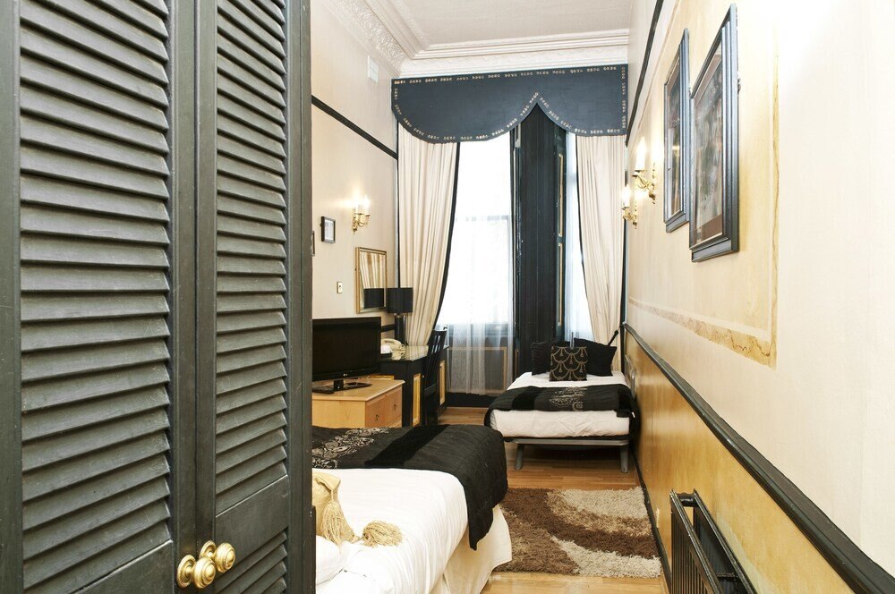 Rushmore Hotel Room Type - Triple Room