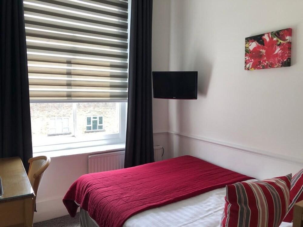 Rushmore Hotel Room Type - Small Double Room