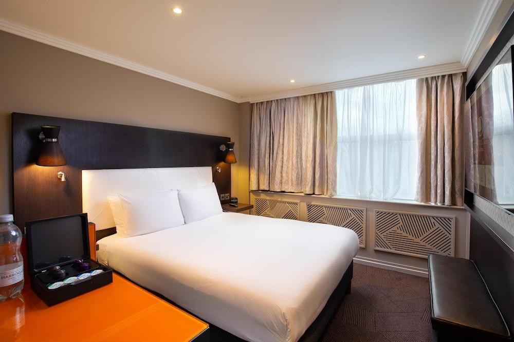 DoubleTree by Hilton London - Ealing Hotel Room Type - Room, 1 Queen Bed, Accessible