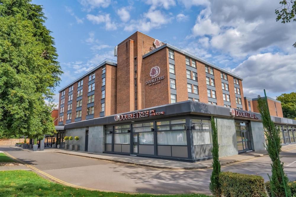 DoubleTree by Hilton London - Ealing Hotel - Tap to explore photos