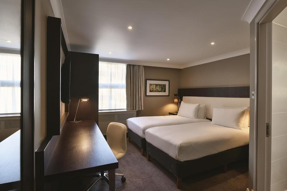 DoubleTree by Hilton London - Ealing Hotel Room Type - Deluxe Twin Room
