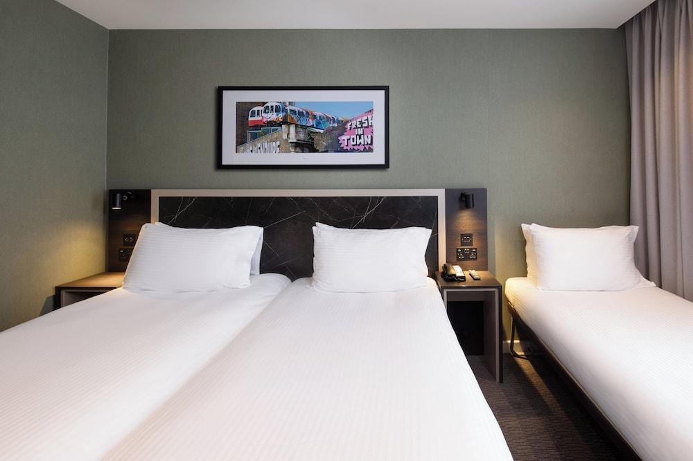 Royal National Hotel Room Type - Standard Plus Twin Extra Bed