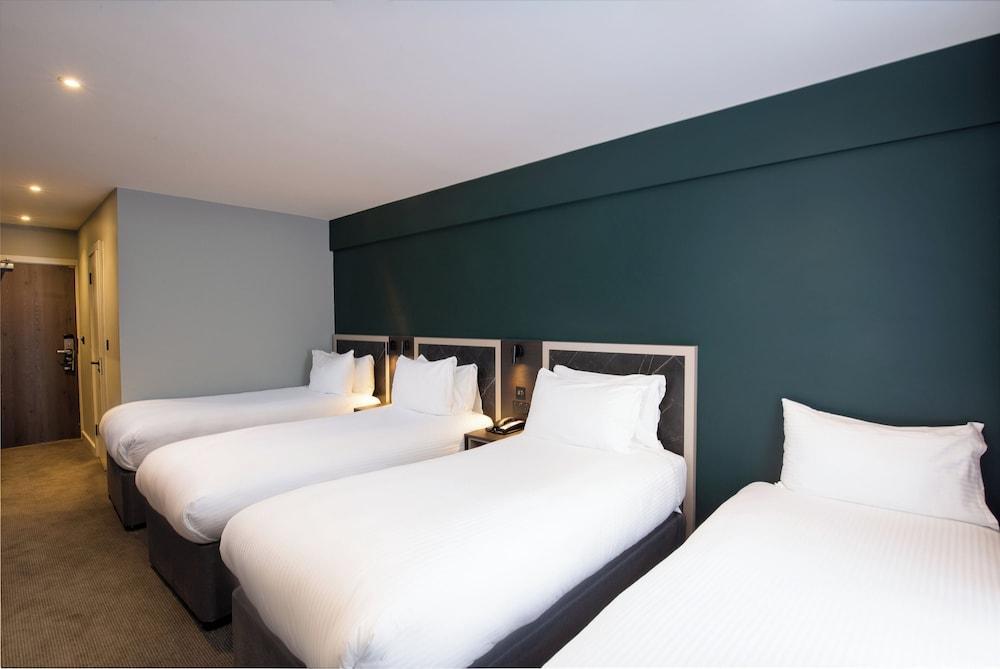 Royal National Hotel Room Type - Standard Plus Triple Extra Bed