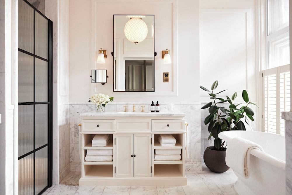 Kimpton Fitzroy London, an IHG Hotel Room Type - 1 Bedroom Family Suite