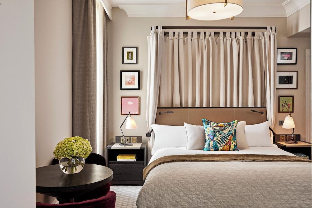 Kimpton Fitzroy London, an IHG Hotel Room Type - 1 Queen Accessible Roll In Shower