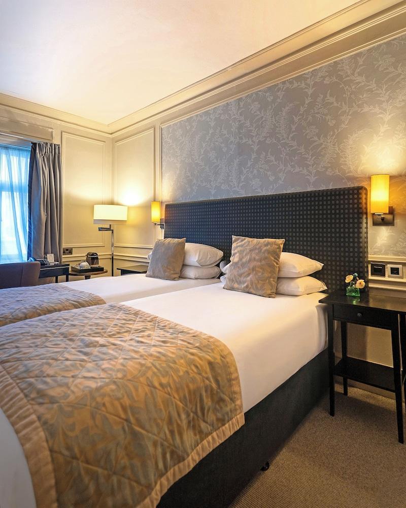 Sloane Square Hotel - Tap to explore photos