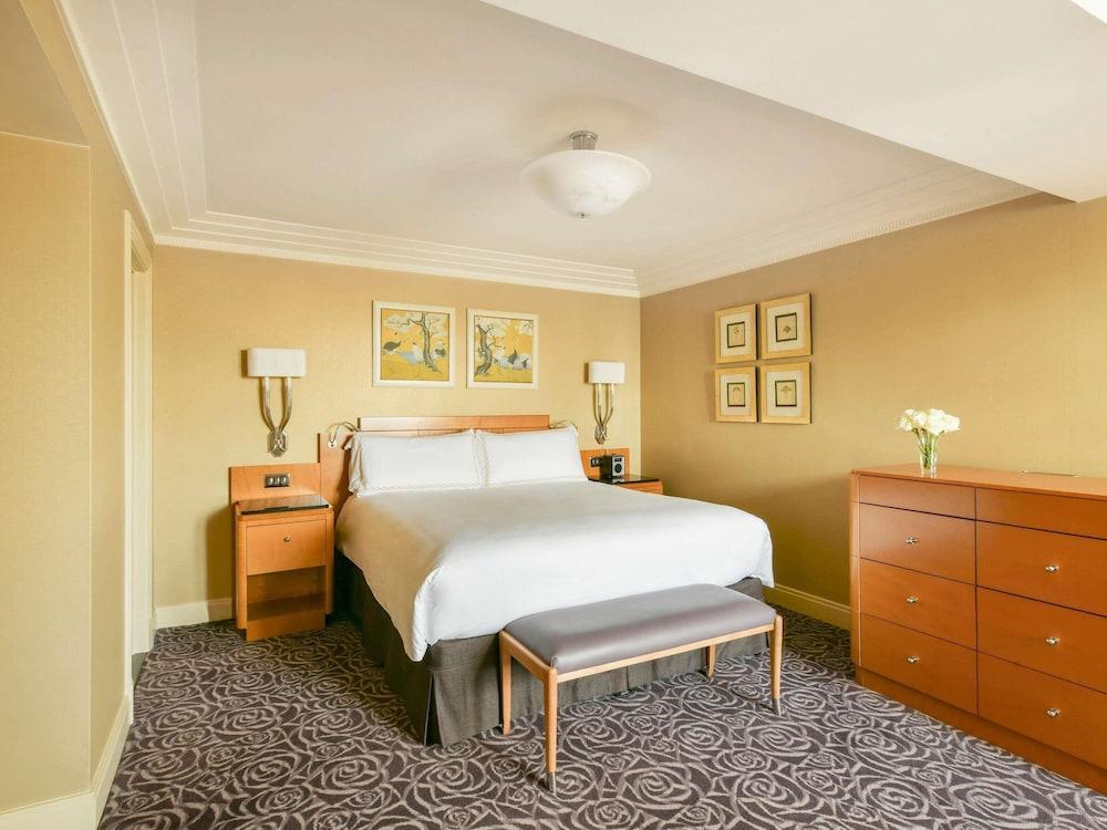 The Savoy Room Type - One-bedroom Partial River View Suite The Savoy Room Type - One-bedroom Partial River View Suite