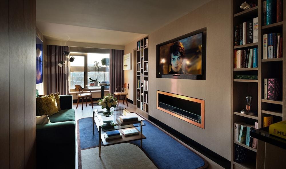 The Hari Room Type - Signature Suite, Balcony, City View