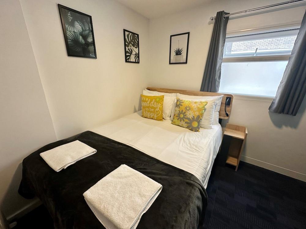 Smart Hyde Park Inn Hostel Room Type - Double Room with private bathroom