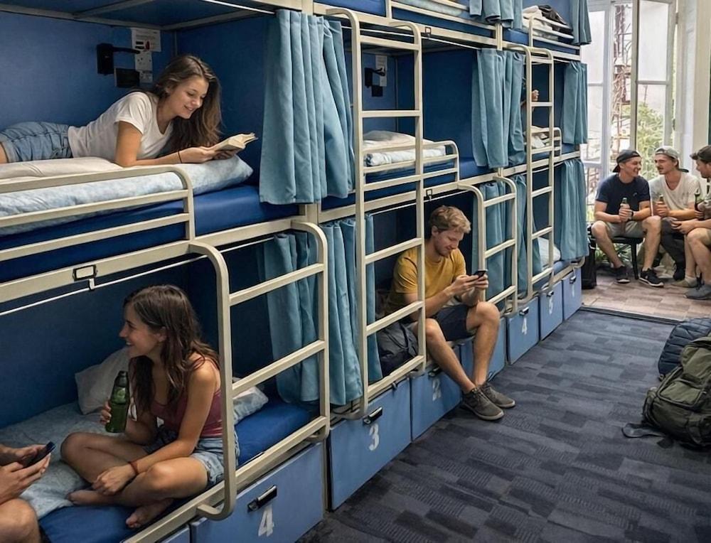 Smart Hyde Park Inn Hostel Room Type - Bed in 9-Bed Mixed Dormitory Room with Private Bathroom (16-45 Years) Smart Hyde Park Inn Hostel Room Type - Bed in 9-Bed Mixed Dormitory Room with Private Bathroom (16-45 Years)