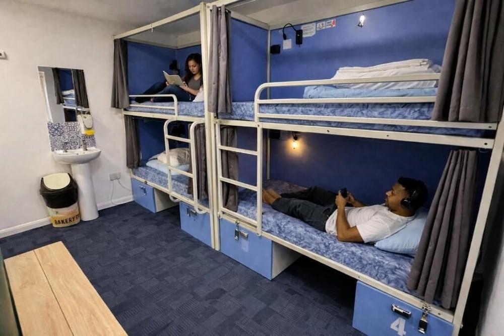 Smart Hyde Park Inn Hostel Room Type - Private 4 Bed Dorm (Ensuite)