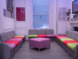 Smart Hyde Park Inn Hostel - Tap to explore photos