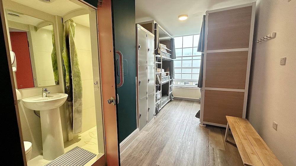 Smart Hyde Park View - Hostel Room Type - Private 6 Bed Dorm (Ensuite)