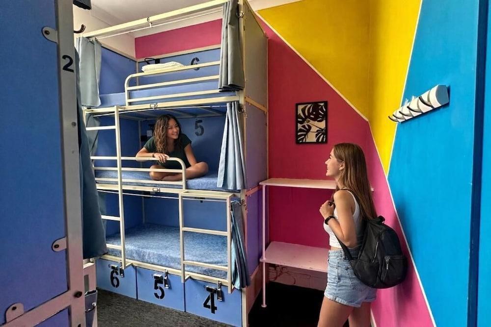 Smart Hyde Park View - Hostel Room Type - 1 bed in 6 Bedded Female-Only Shared dormitory, Private Bathroom Smart Hyde Park View - Hostel Room Type - 1 bed in 6 Bedded Female-Only Shared dormitory, Private Bathroom