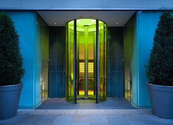 St Martins Lane - Tap to explore photos