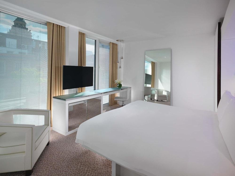 St Martins Lane Room Type - Deluxe Room, 1 King Bed