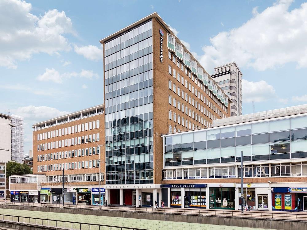 Travelodge Croydon Central - Tap to explore photos