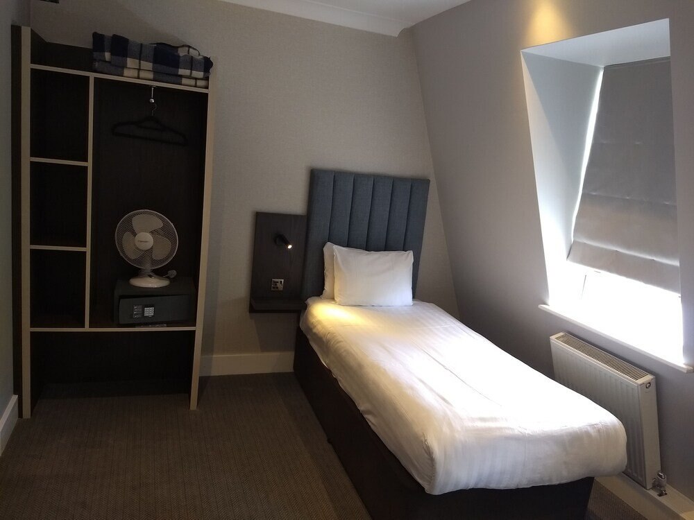 Garden Court Hotel Room Type - Triple Room