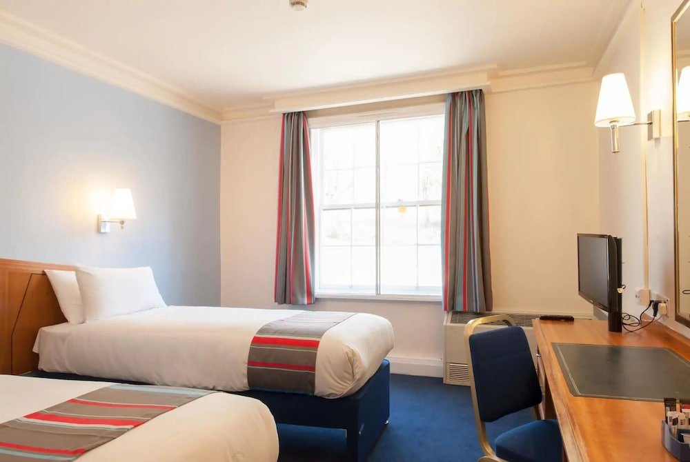 Travelodge London Kings Cross Royal Scot Hotel - Tap to explore photos