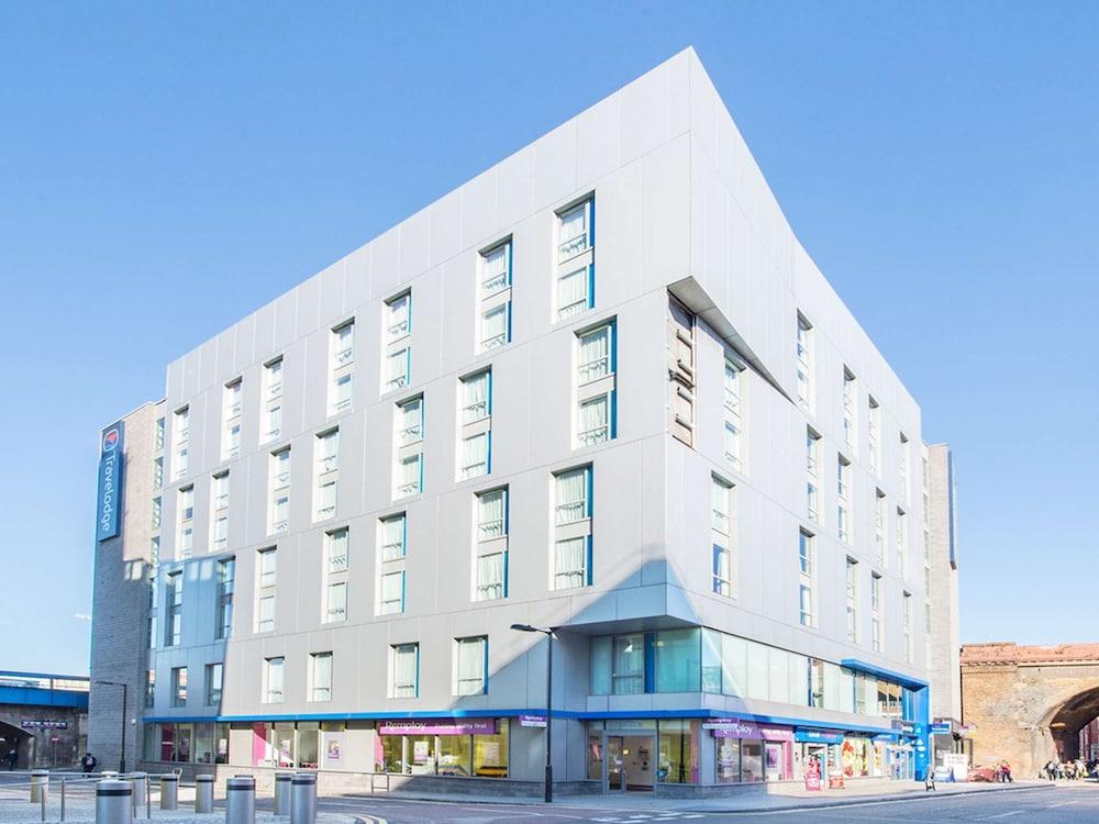 Travelodge London Central Southwark - Tap to explore photos