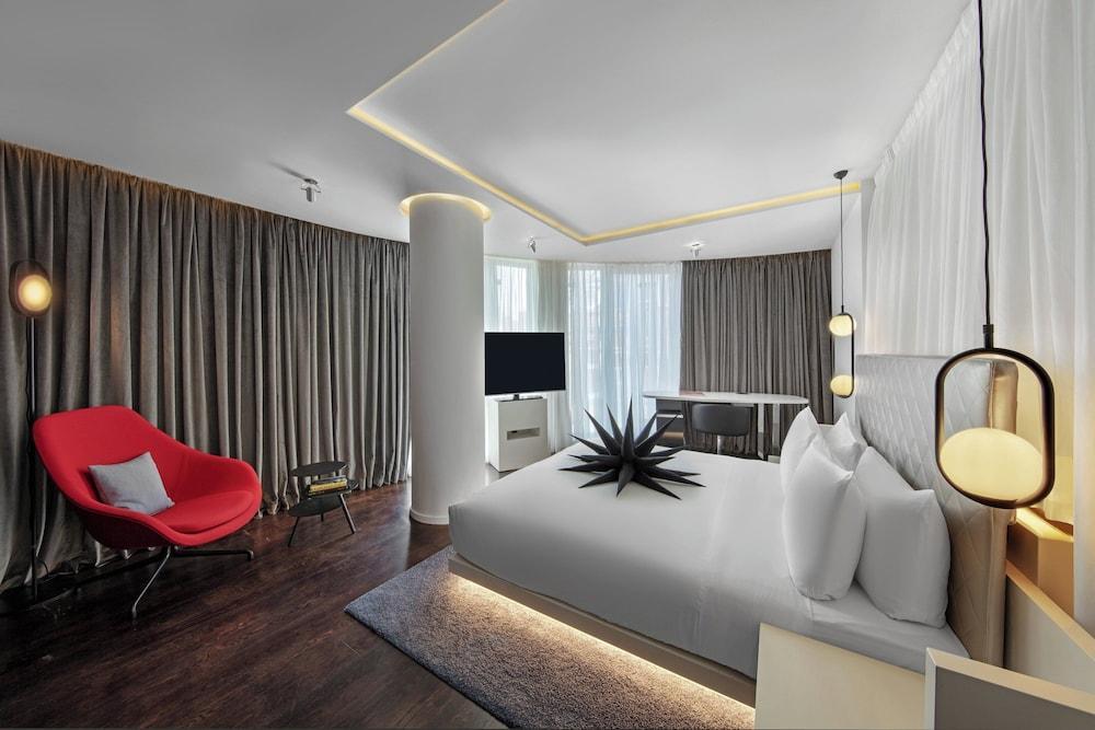 W London Room Type - Studio Suite, 1 King Bed, Corner