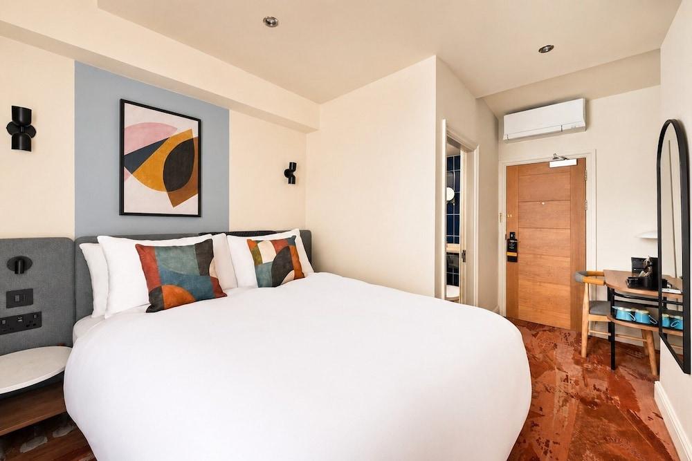 voco London – Bloomsbury by IHG Room Type - Standard Room, 1 Double Bed