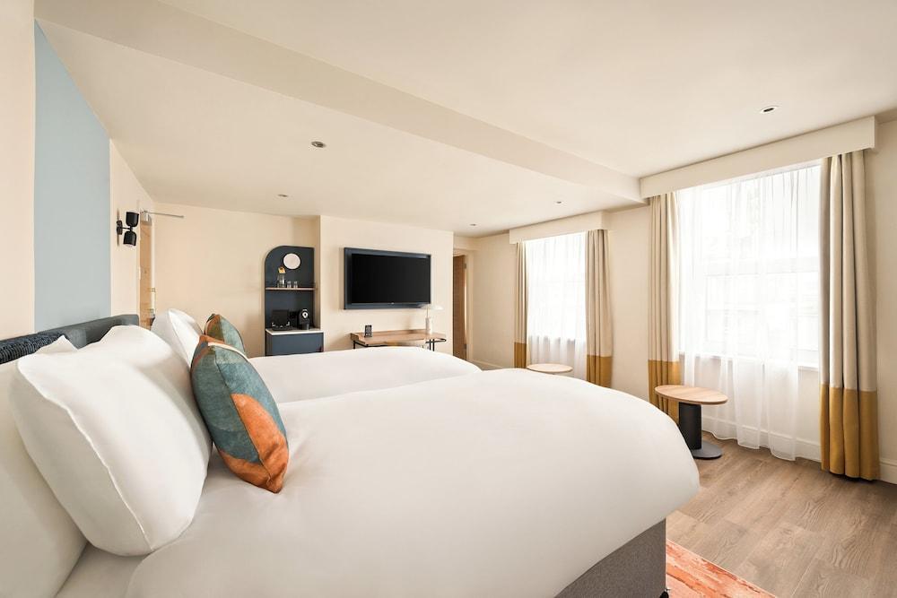 voco London – Bloomsbury by IHG - Tap to explore photos