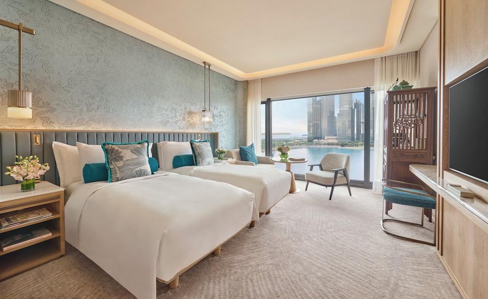 Mandarin Oriental, Singapore Room Type - Premier Suite, 2 Bedrooms (Marina Bay, King and Twin)