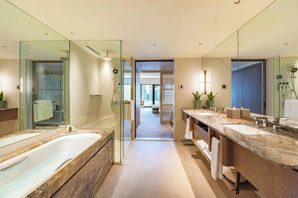 Mandarin Oriental, Singapore Room Type - Family Suite, Balcony (Premier)