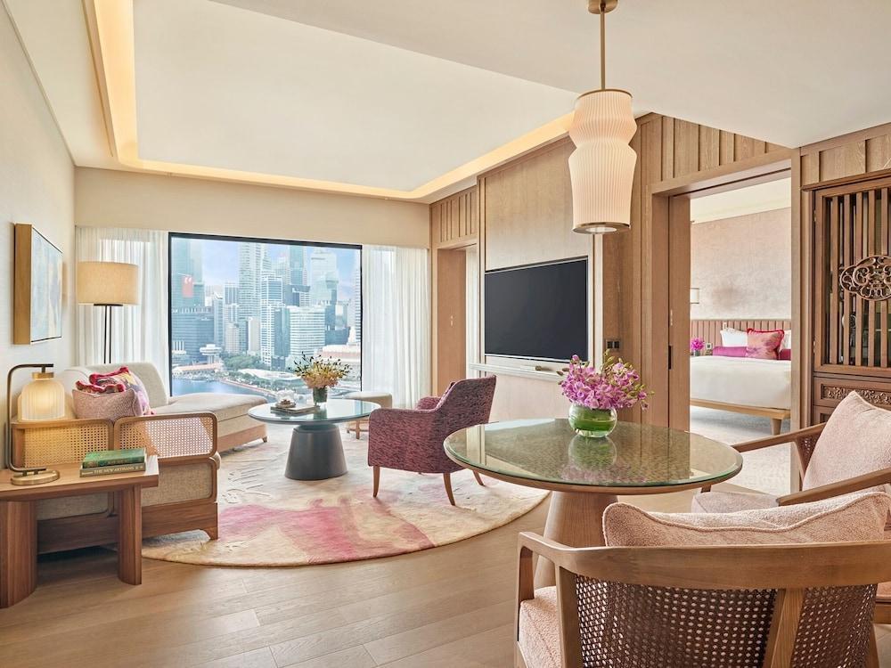 Mandarin Oriental, Singapore Room Type - Premier Suite (Marina Bay) Mandarin Oriental, Singapore Room Type - Premier Suite (Marina Bay)