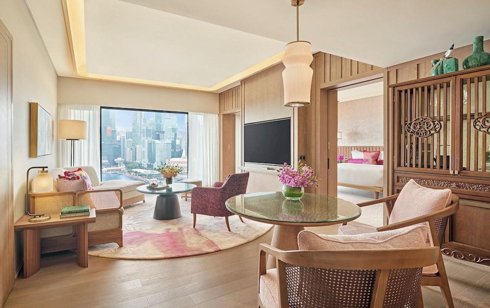 Mandarin Oriental, Singapore Room Type - Suite, Balcony (Marina Bay)