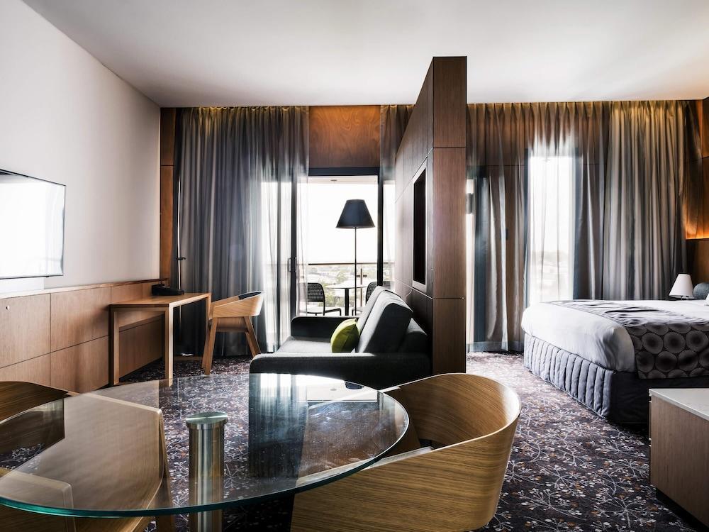 Mercure Sydney Liverpool - Tap to explore photos