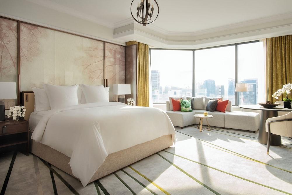 Four Seasons Hotel Singapore Room Type - Royal One Bedroom Suite