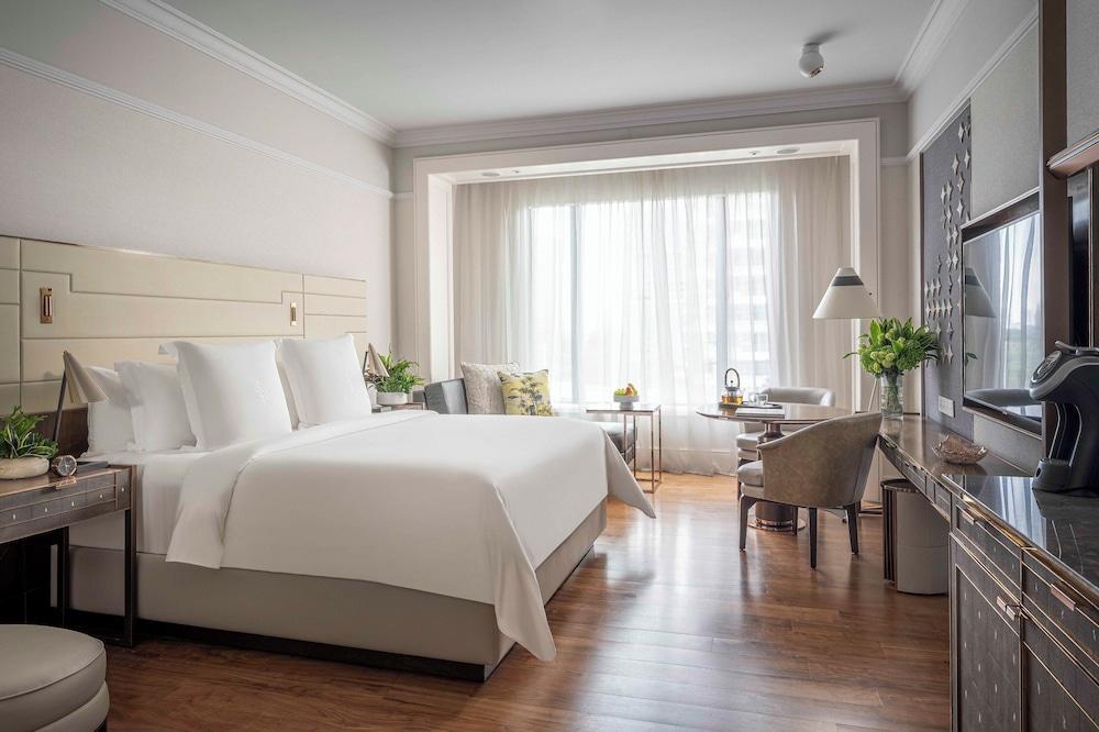 Four Seasons Hotel Singapore Room Type - Deluxe Room, 1 King Bed (Hypoallergenic)