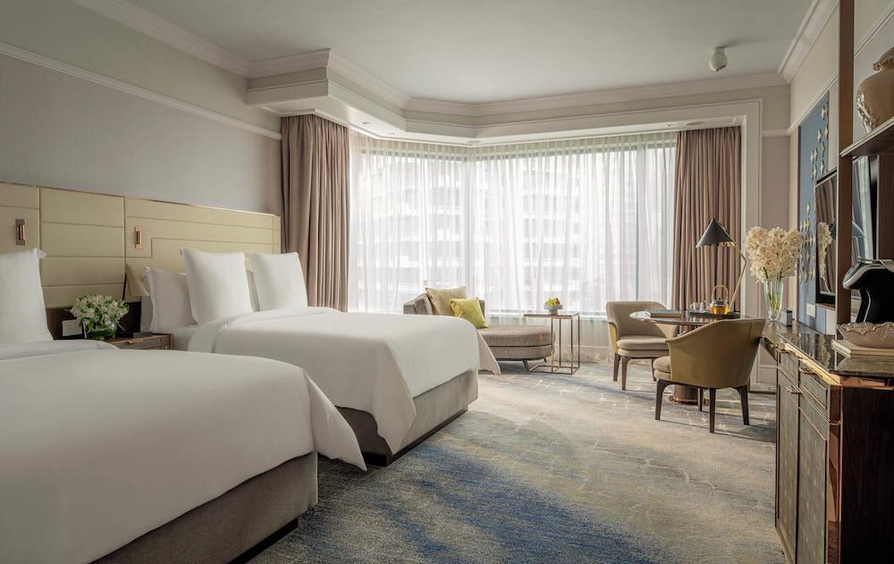 Four Seasons Hotel Singapore Room Type - Premier Room, 2 Queen Beds (Family)