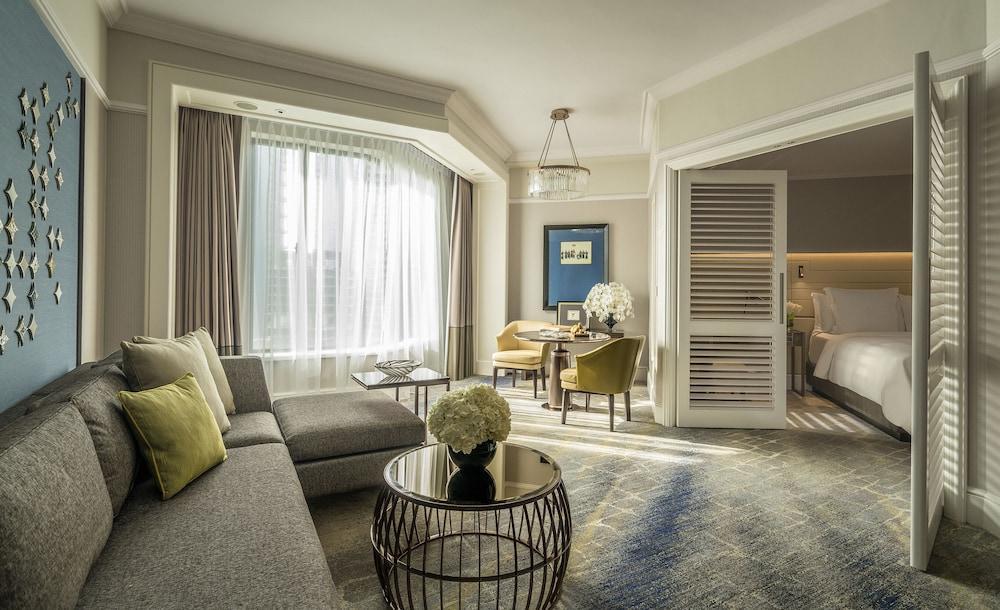 Four Seasons Hotel Singapore Room Type - Premier Suite, 1 King Bed