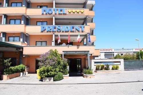 Hotel President Pomezia - Tap to explore photos