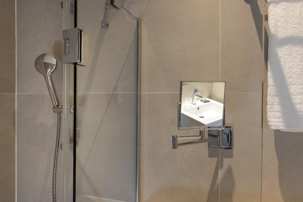Hotel Brady – Gare de l’Est - Tap to explore photos