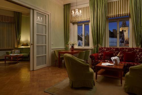 Ventana Hotel Prague - Tap to explore photos