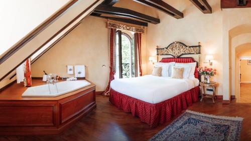 Alchymist Grand Hotel & Spa - Tap to explore photos