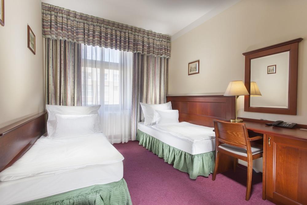 Hotel Lunik Room Type - Standard Double or Twin Room