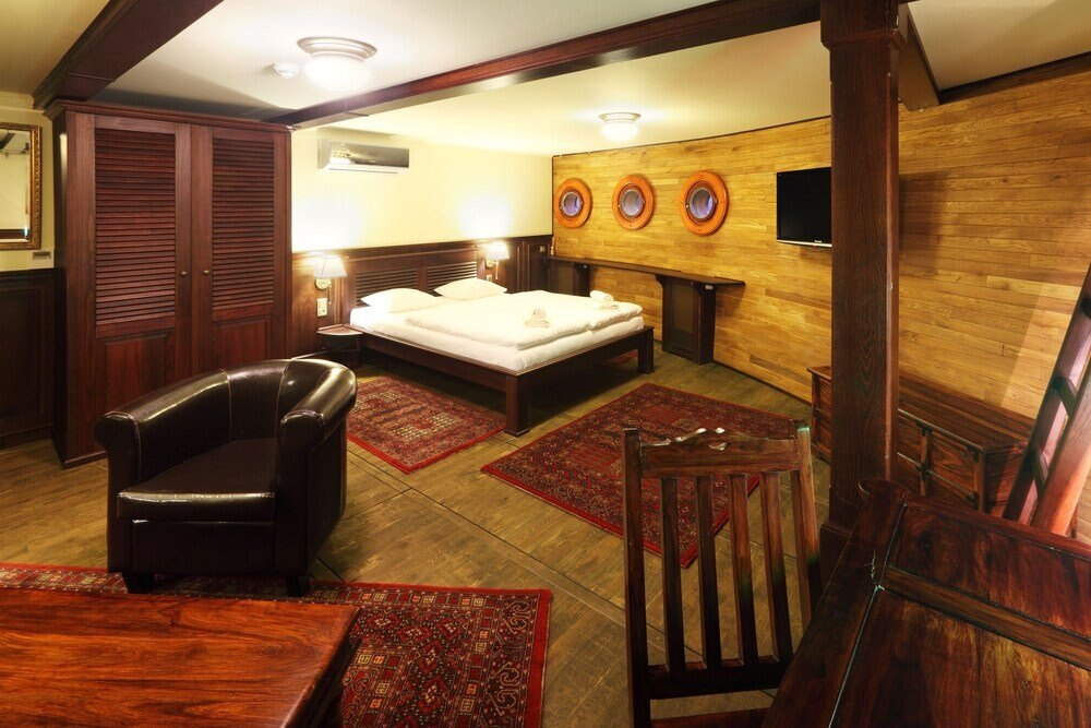 Boat Hotel Matylda Room Type - Junior Suite