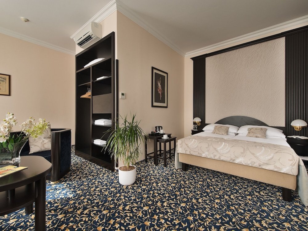 EA Hotel Royal Esprit Room Type - Triple Room