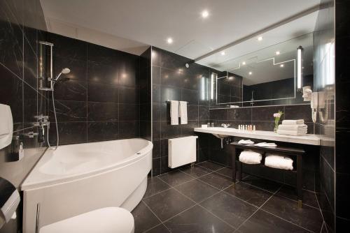 EA Hotel Royal Esprit - Tap to explore photos