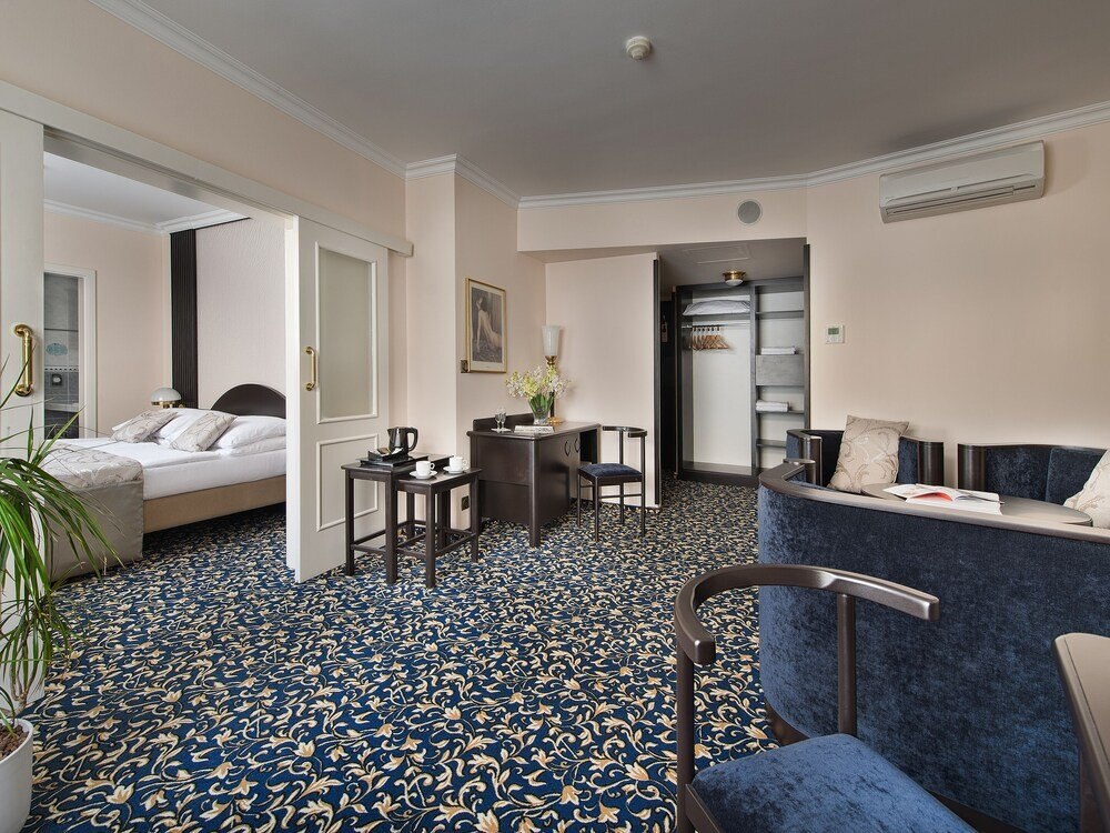 EA Hotel Royal Esprit Room Type - Family Room
