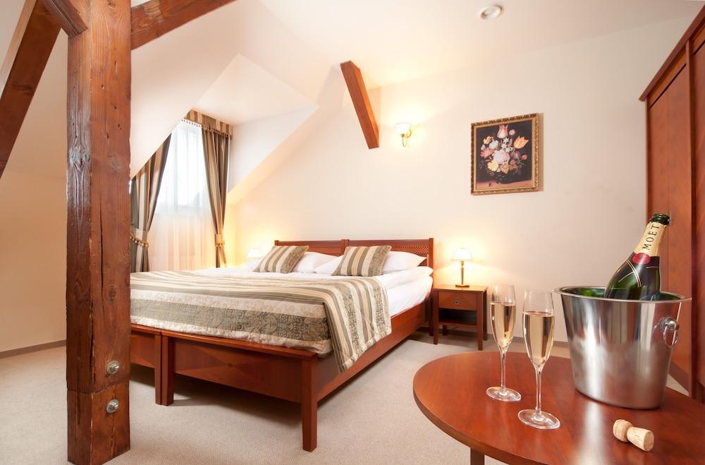 Amigo City Centre Hotel Room Type - Family Suite Amigo City Centre Hotel Room Type - Family Suite
